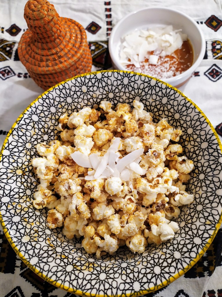 Pop-corn au caramel et à la noix de coco