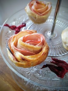 Tartelettes en forme de roses à l'hibiscus